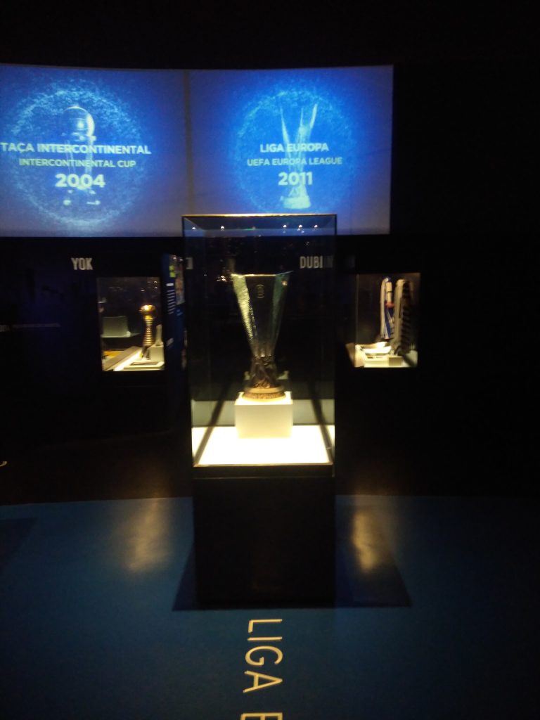 Tin bóng đá hôm nay: Kết quả vòng loại Europa League 31/07 3 Chiếc cúp Europa League 2011 tại bảo tàng FC Porto