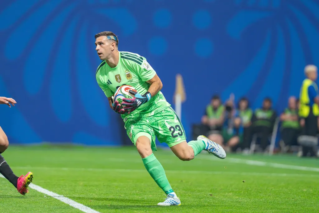 Argentina Mất Ngôi World Cup 2026: Vì Sao Messi Và Đồng Đội Bế Tắc? 2 Argentina mất ngôi World Cup 2026: emiliano Martínez có 12 pha cứu thua trong chung kết World Cup 2026