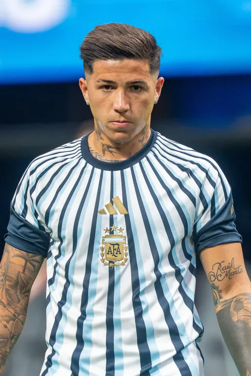 Enzo Fernandez trước chiếc thẻ đỏ ở chung kết World Cup