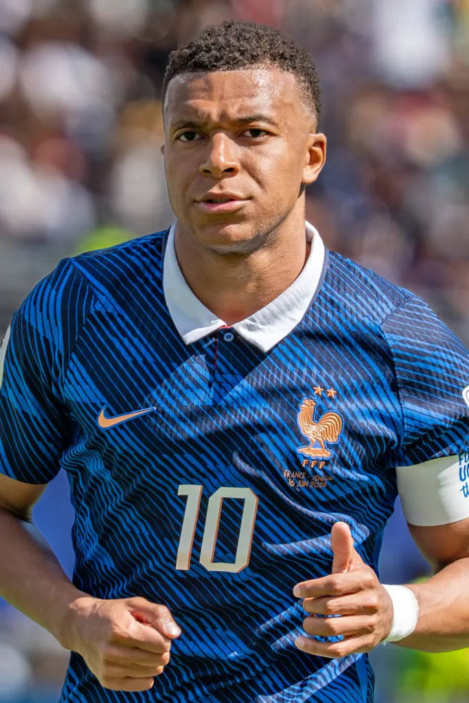 đội tuyển Pháp: kylian Mbappé thi đấu cho đội tuyển Pháp