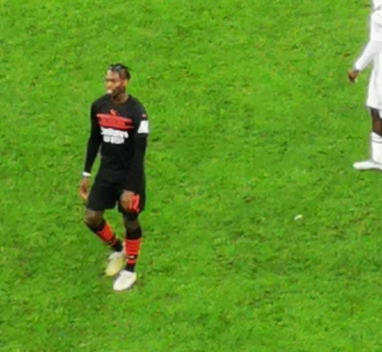 Rafael Leão thi đấu trong màu áo AC Milan