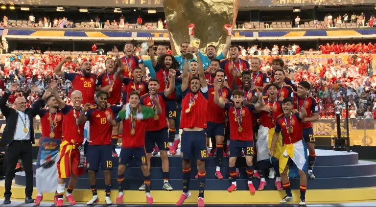 Các cầu thủ Tây Ban Nha ăn mừng sau chung kết World Cup 2026