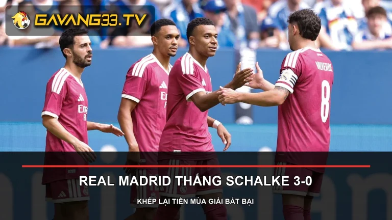 Cầu thủ Real Madrid ăn mừng trong trận thắng Schalke 04