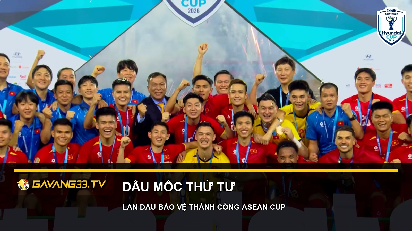 Việt Nam thắng chung cuộc 4-2, lần đầu bảo vệ thành công ASEAN Cup 2 Lễ trao cúp ASEAN Cup 2026 cho đội tuyển Việt Nam tại Mỹ Đình