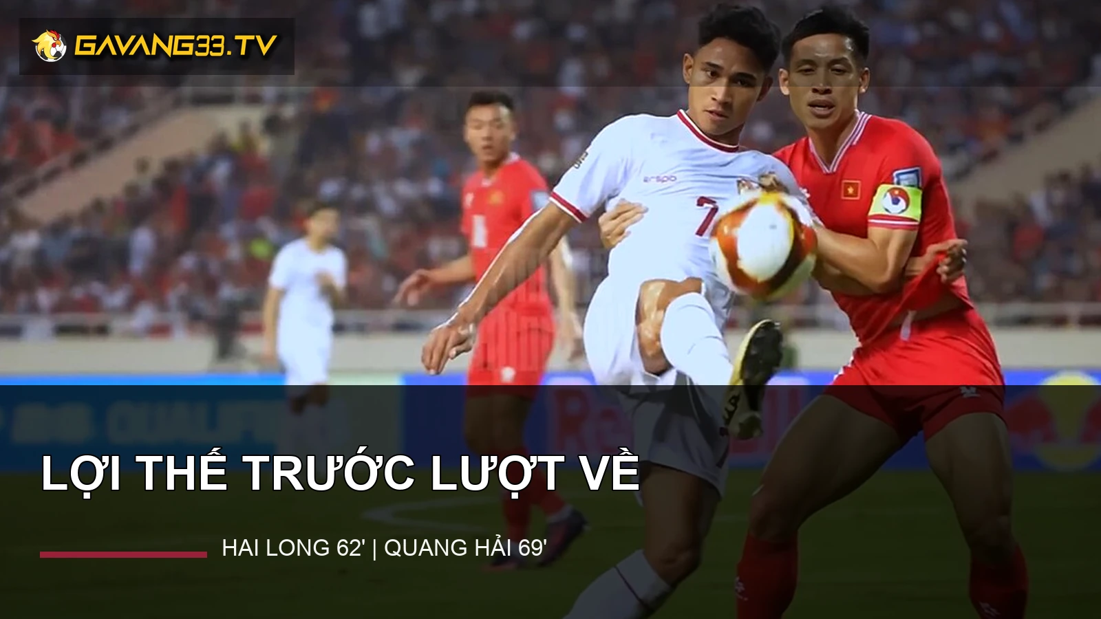 Cầu thủ tuyển Việt Nam với tiêu đề Hai Long và Quang Hải ghi bàn, có logo website