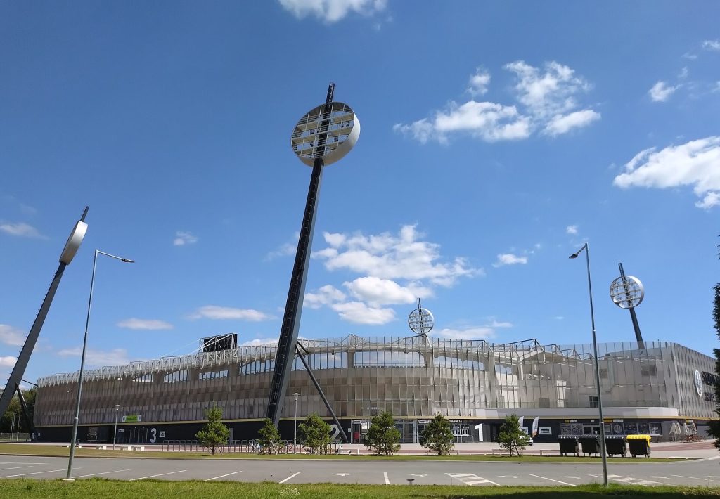 Hradec Králové vs Beşiktaş: Nhận định thế trận vòng loại Europa League 2 Malšovická aréna trong ảnh tư liệu bóng đá Hradec Králové