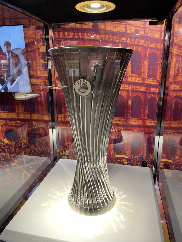 UEFA Conference League 2026/27: Thể thức vòng loại ba và cuộc đua hai lượt 1 Cúp UEFA Conference League trong ảnh tư liệu