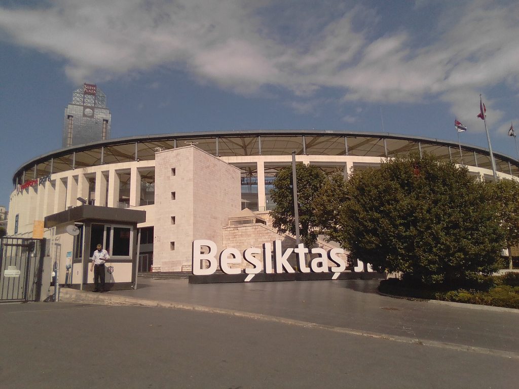 Hradec Králové vs Beşiktaş: Nhận định thế trận vòng loại Europa League 3 Vodafone Park tại Istanbul trong ảnh tư liệu về Beşiktaş